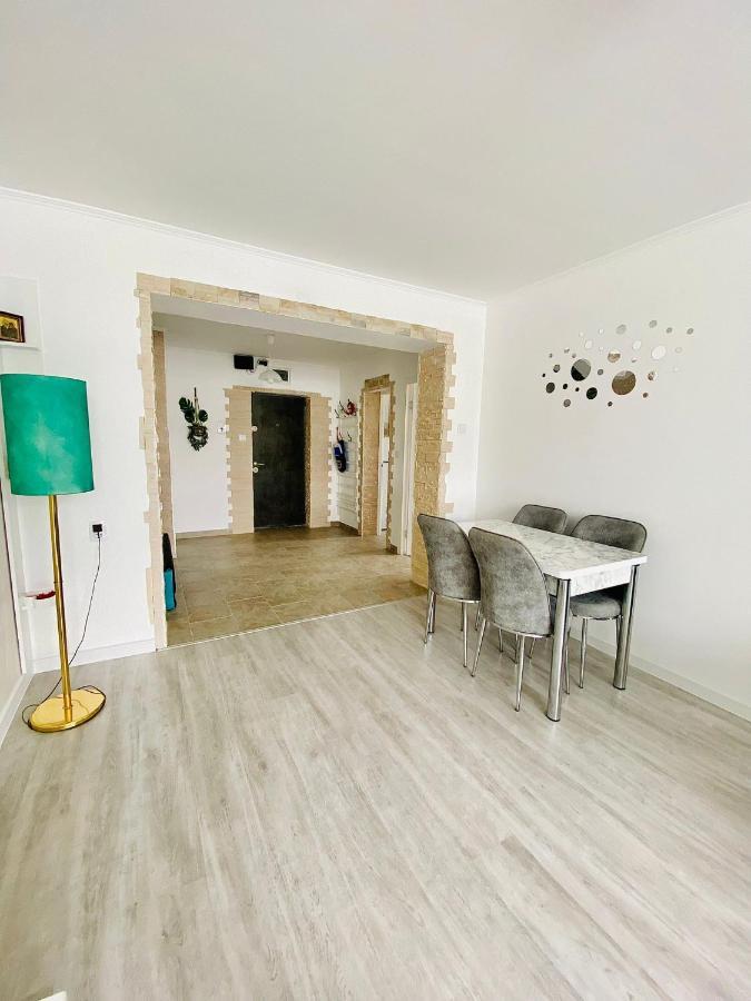Apartament Tiron In Centru Orasului Gura Humorului Exterior foto